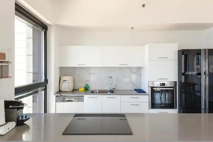 Oַ&O Group- Luxury Apt Tower Best Sea View 巴特亚姆 外观 照片