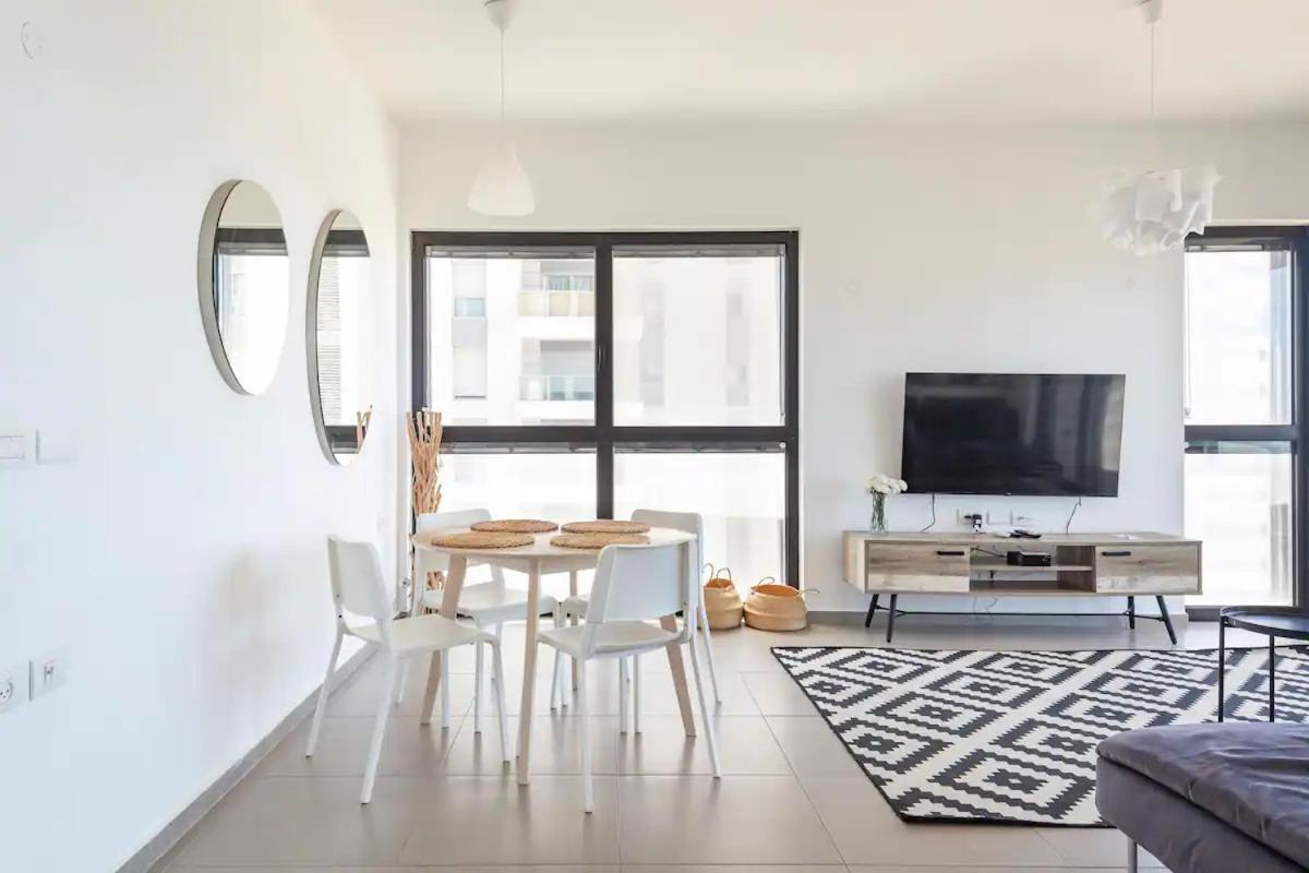Oַ&O Group- Luxury Apt Tower Best Sea View 巴特亚姆 外观 照片