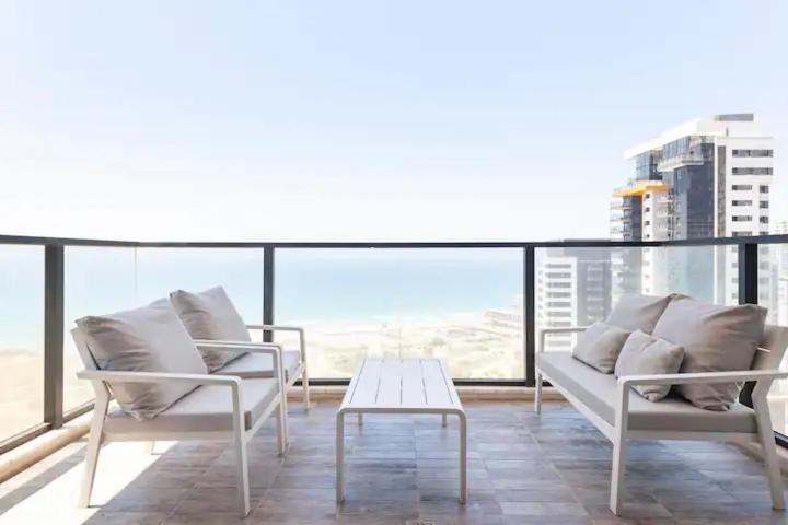 Oַ&O Group- Luxury Apt Tower Best Sea View 巴特亚姆 外观 照片